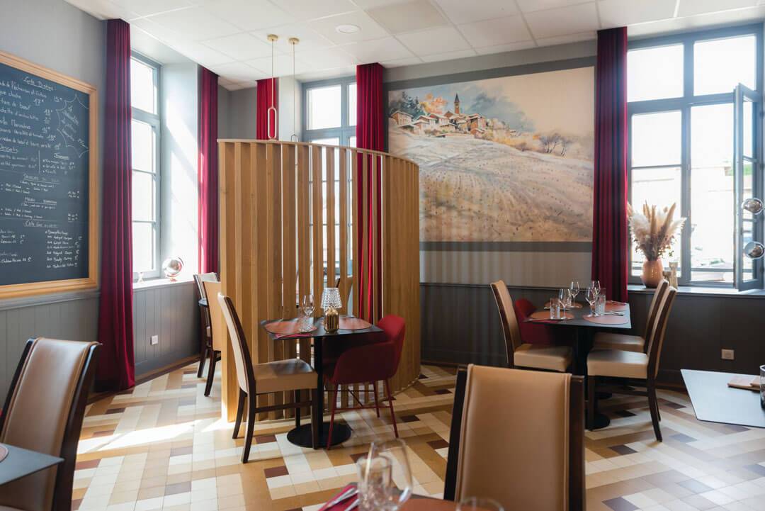 Salle de restaurant à L'Échanson Vaux-en-Beaujolais